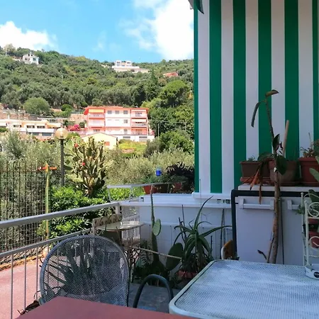 Con Terrazza E Vista Panoramica Апартаменты Алассио