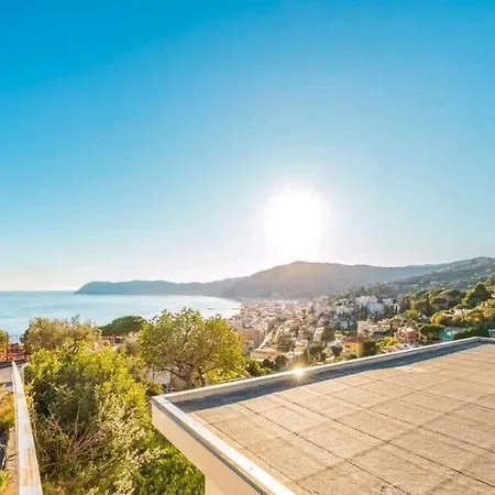 Con Terrazza E Vista Panoramica Алассио